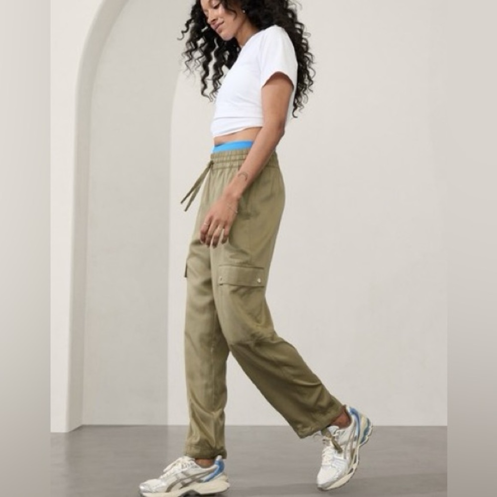 Athleta Celestial High Rise Utility Pants Olive Branch Green Size XS Cargo